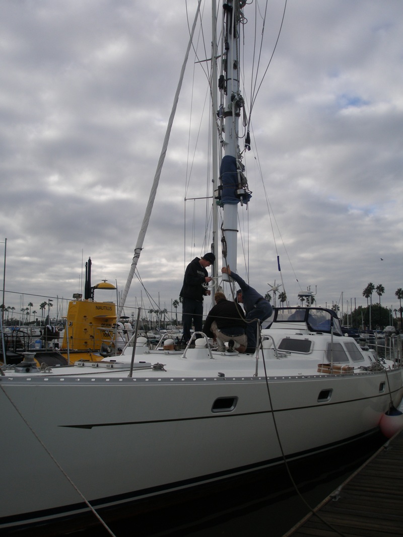 SeaTek restepping the mast with great care